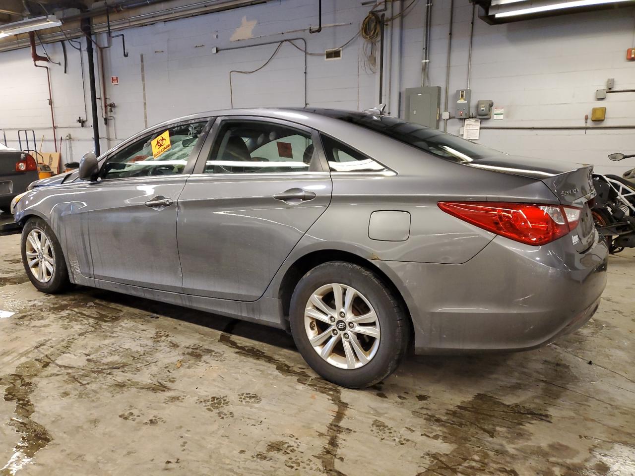 2011 Hyundai Sonata - Image 2