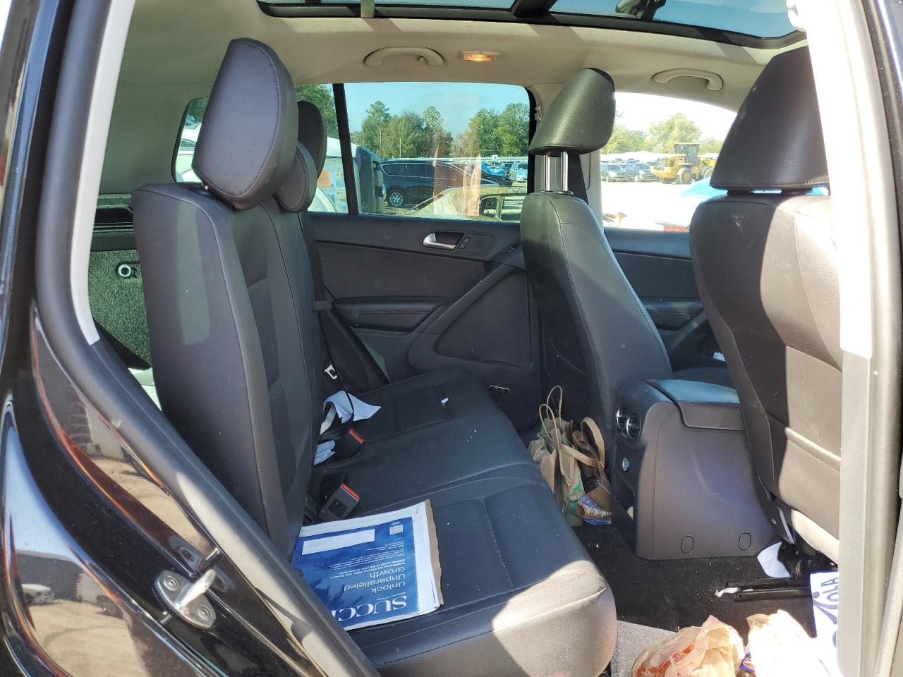 2015 Volkswagen Tiguan - Image 10