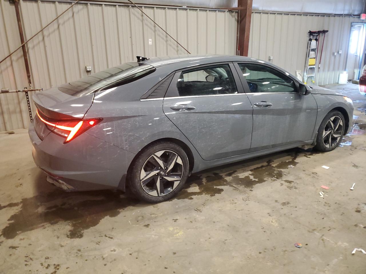 2022 Hyundai Elantra - Image 3