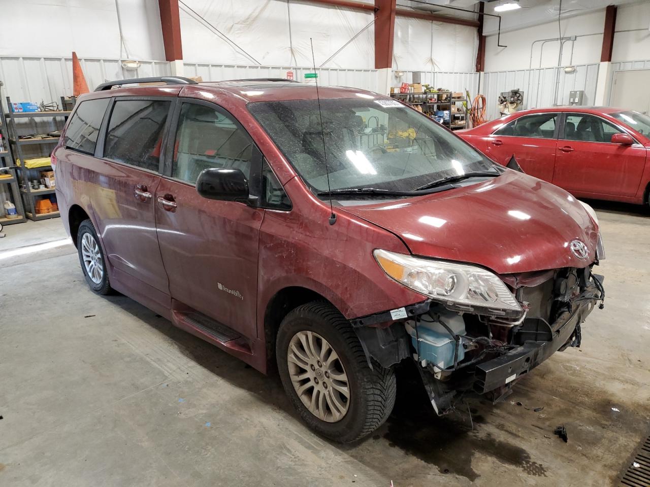 2014 Toyota Sienna - Image 4