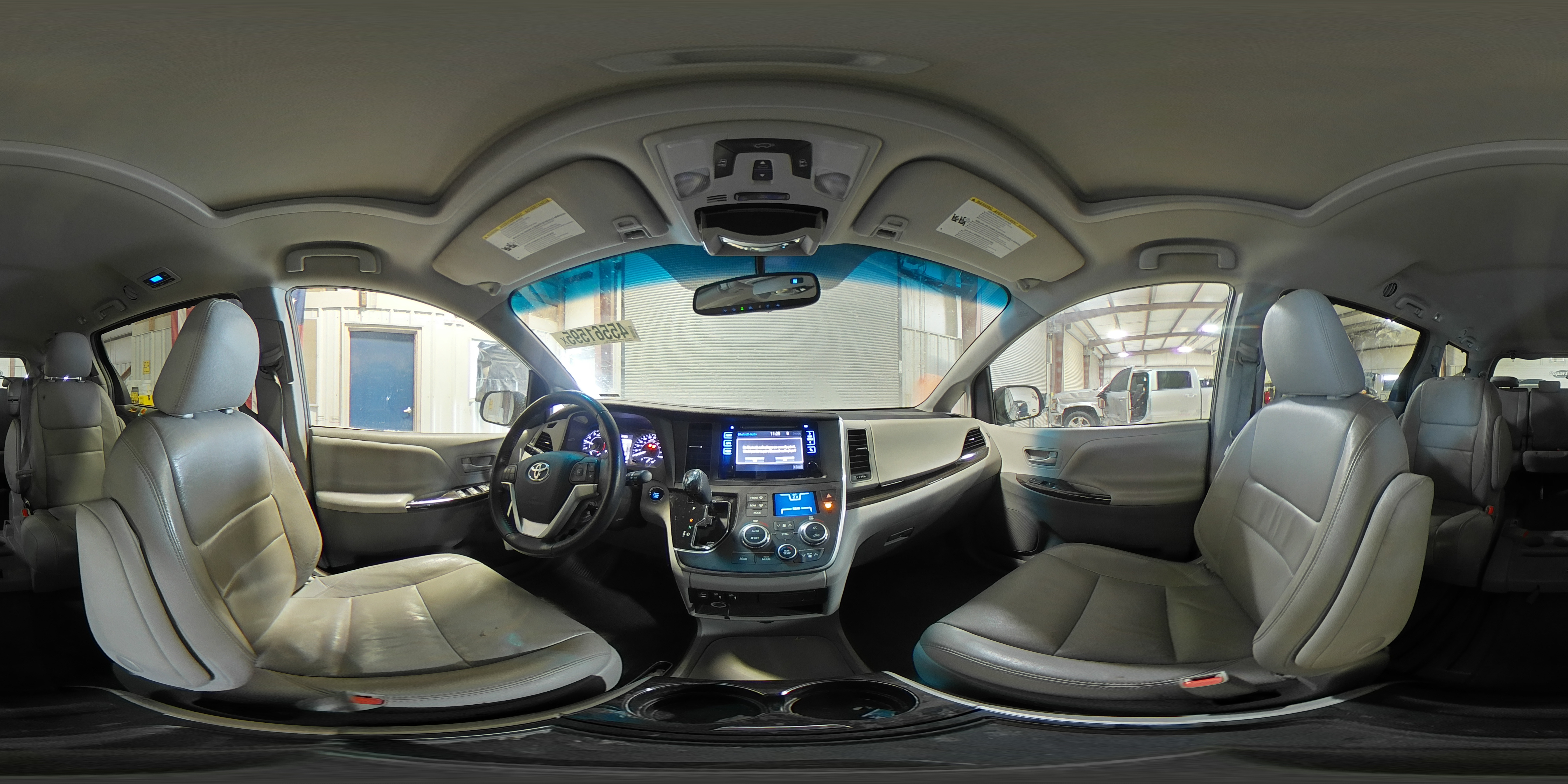 2015 Toyota Sienna - Image 15