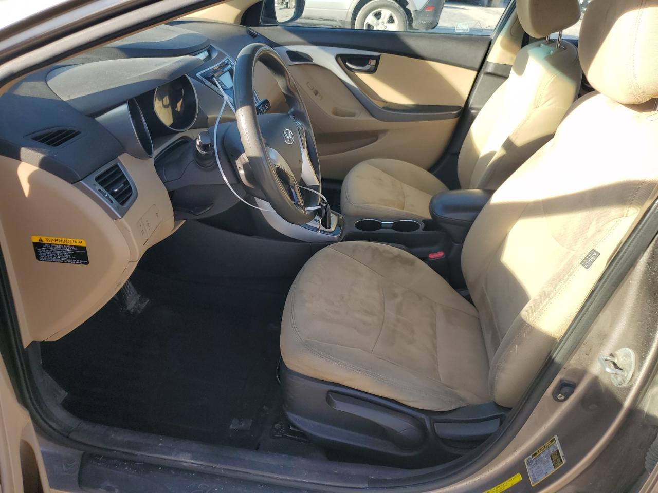 2012 Hyundai Elantra - Image 7