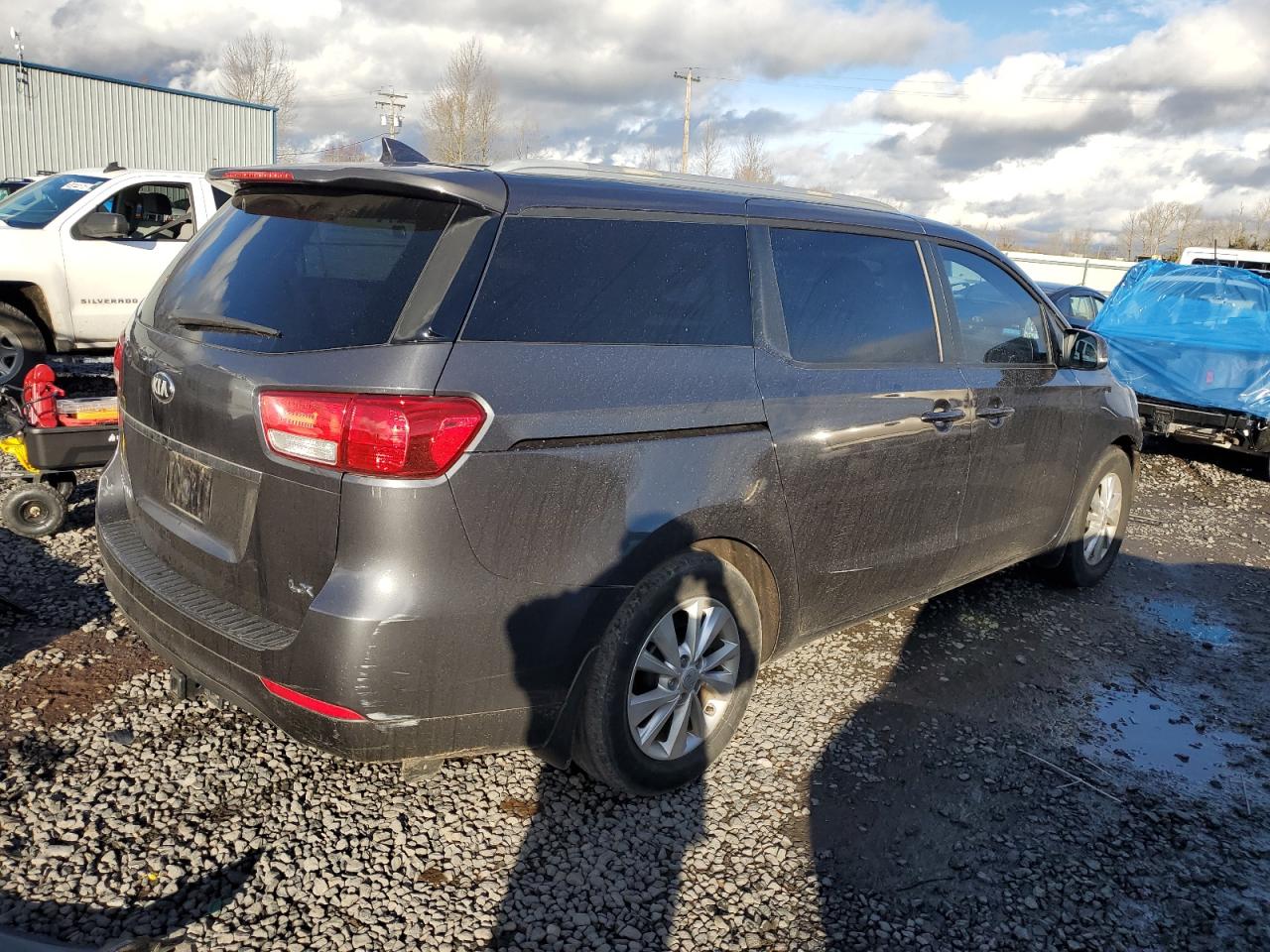 2015 Kia Sedona - Image 3