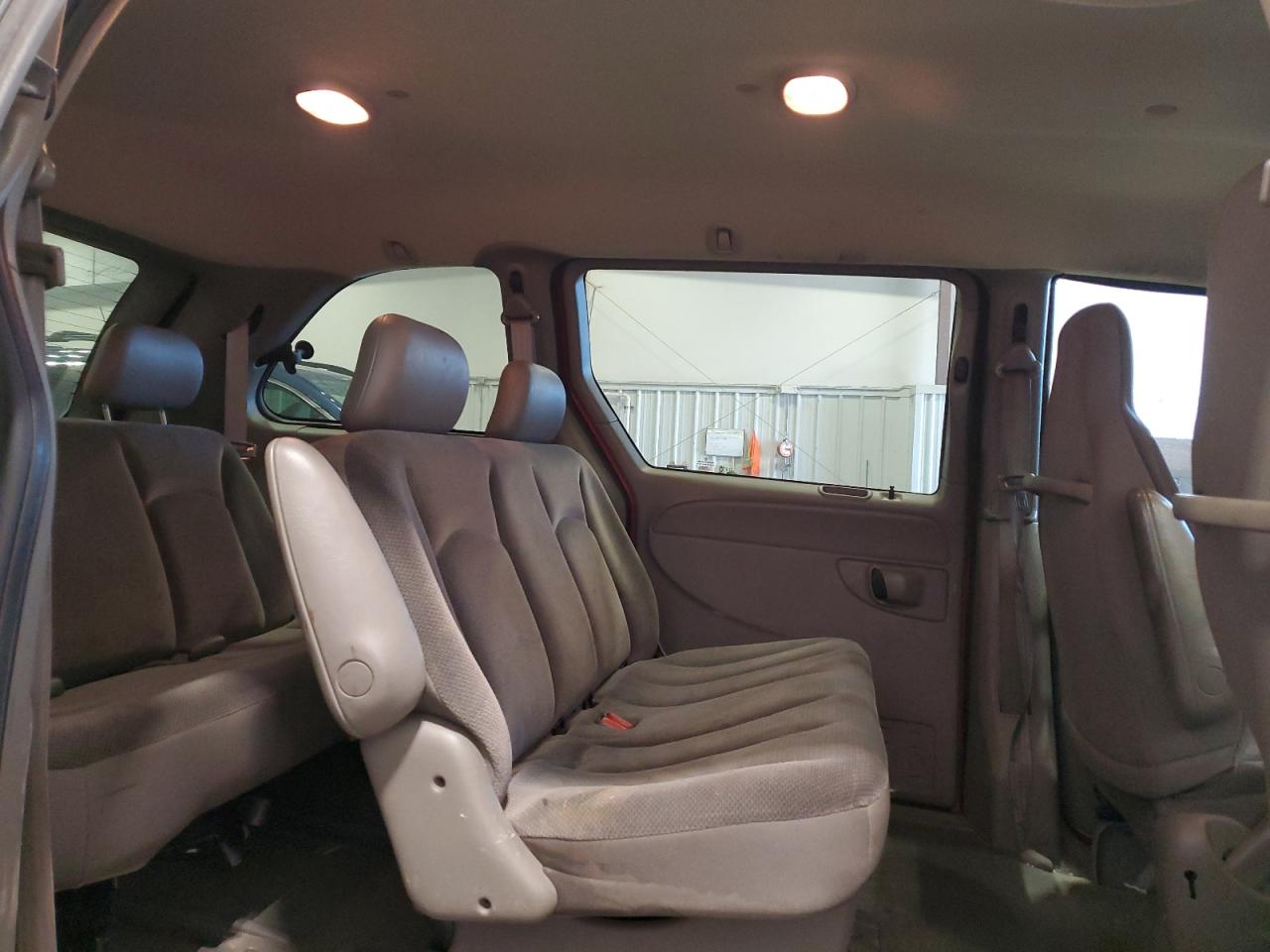 2002 Dodge Caravan - Image 11