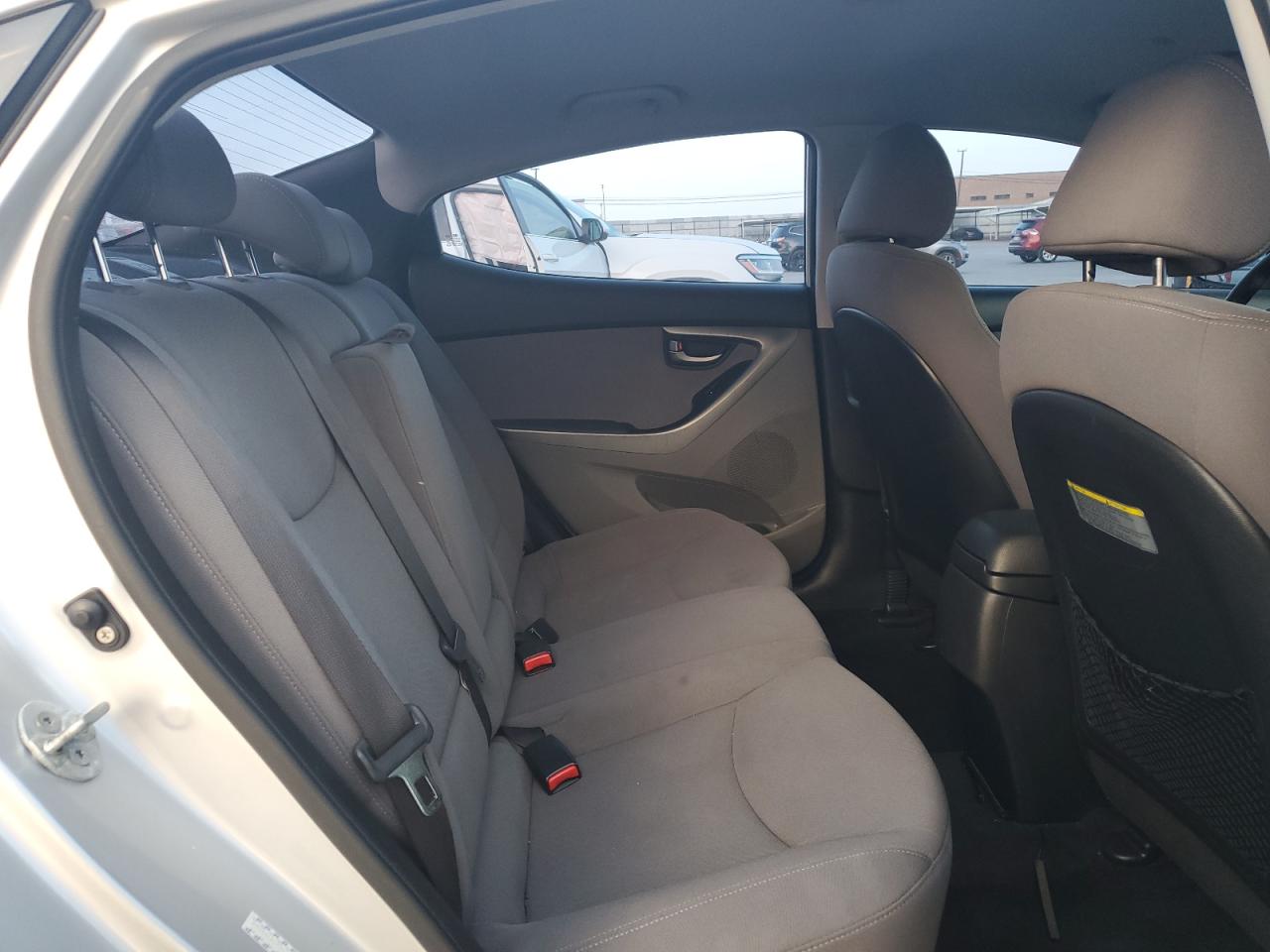 2016 Hyundai Elantra - Image 10