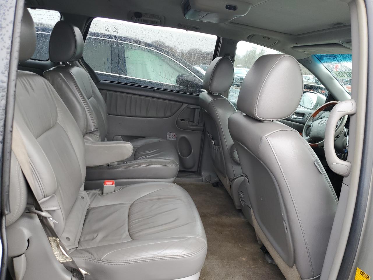 2009 Toyota Sienna - Image 10