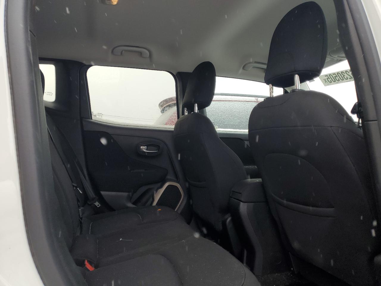 2017 Jeep Renegade - Image 11