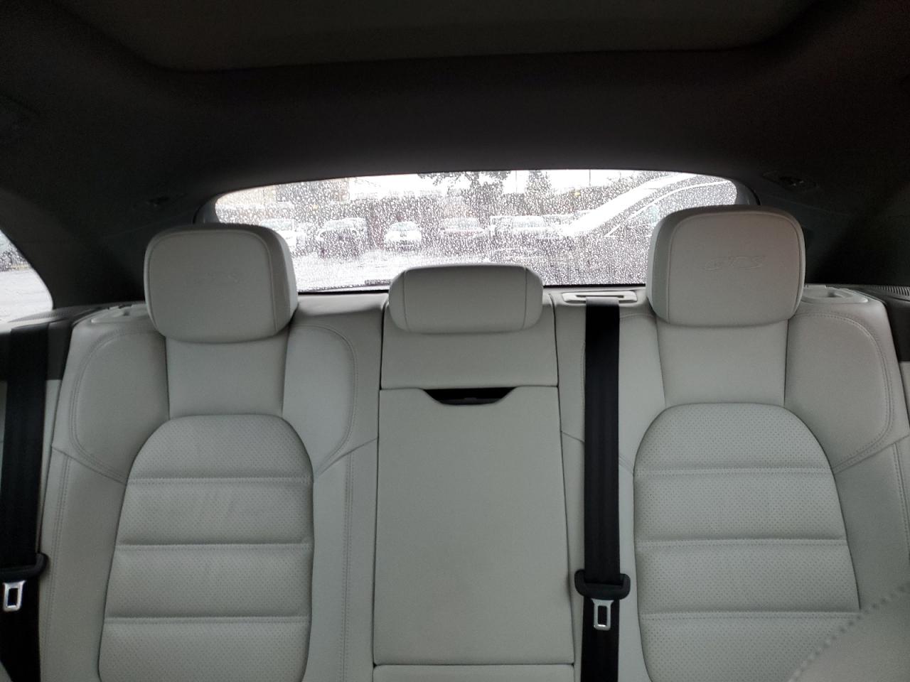 2018 Porsche Macan - Image 10