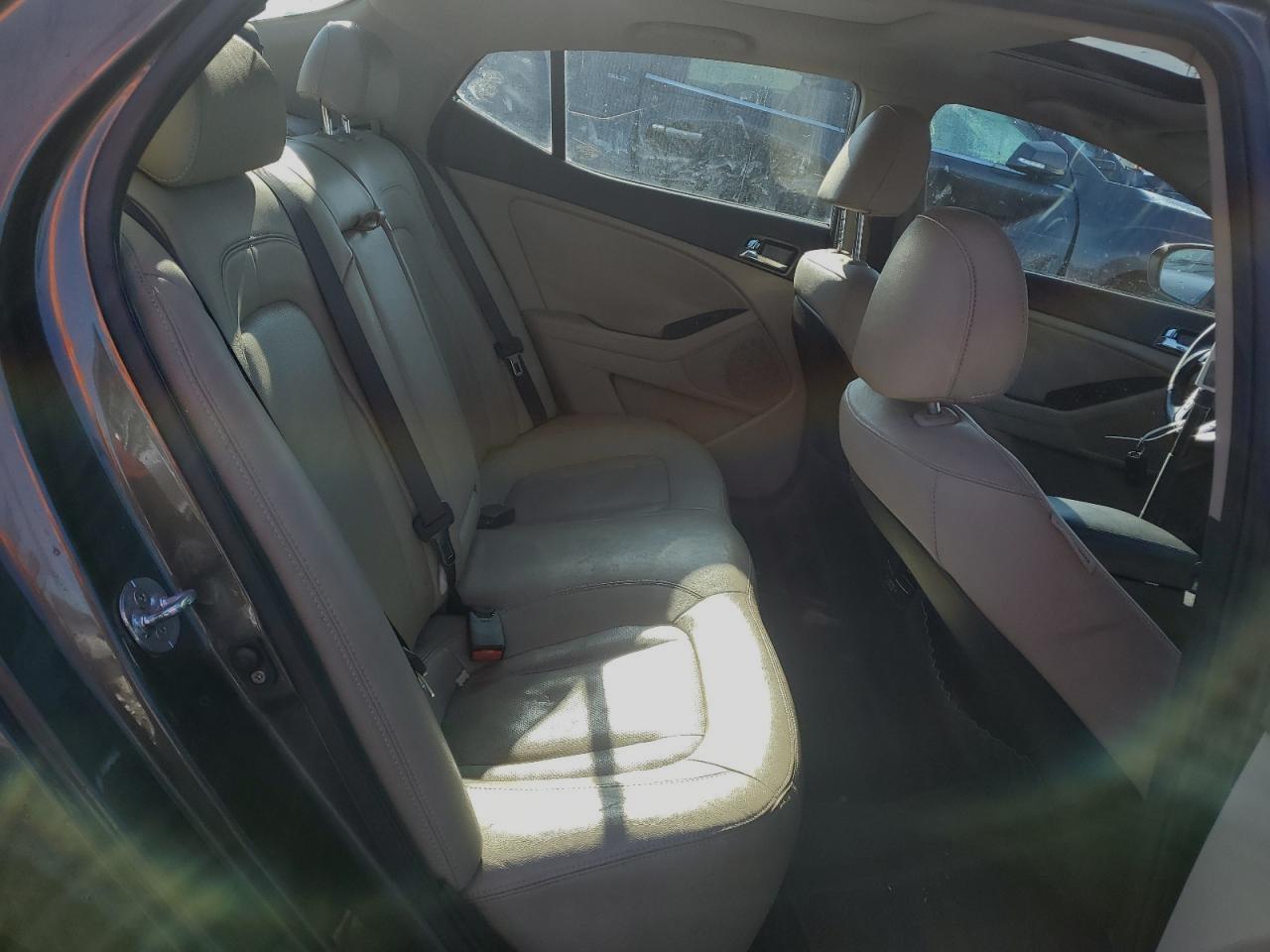 2011 Kia Optima - Image 10