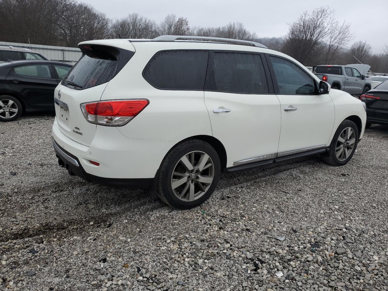2014 Nissan Pathfinder - Image 3