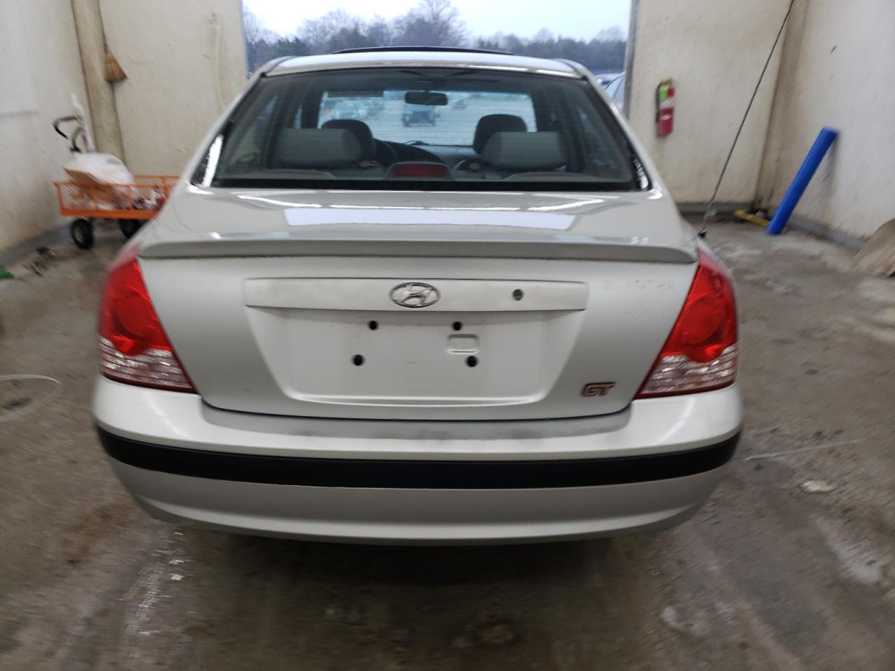 2005 Hyundai Elantra - Image 6