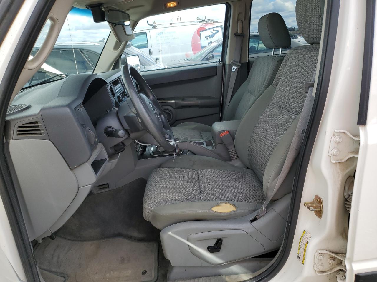 2007 Jeep Commander - Image 7