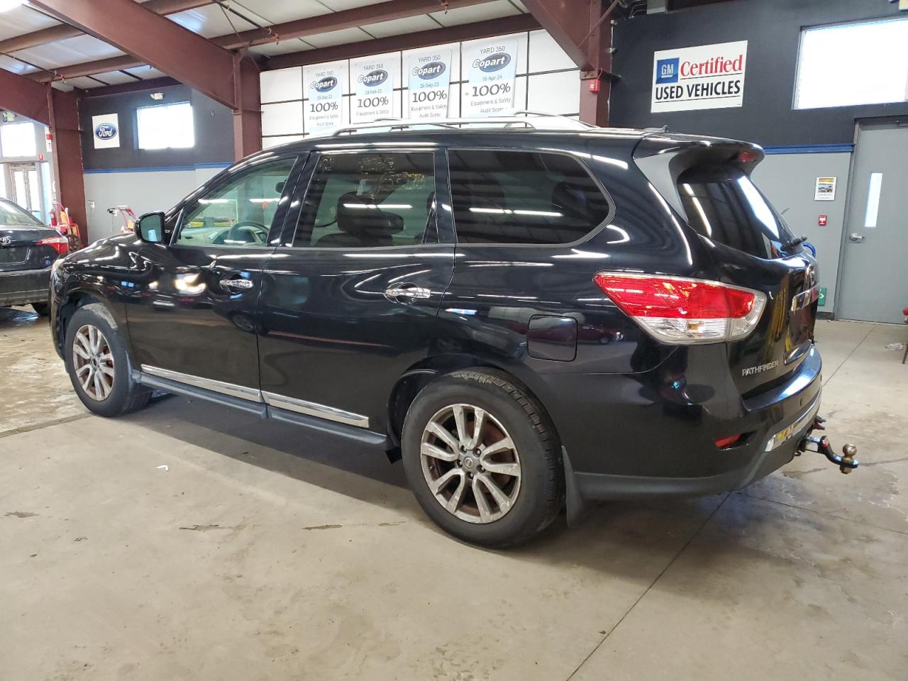 2013 Nissan Pathfinder - Image 2