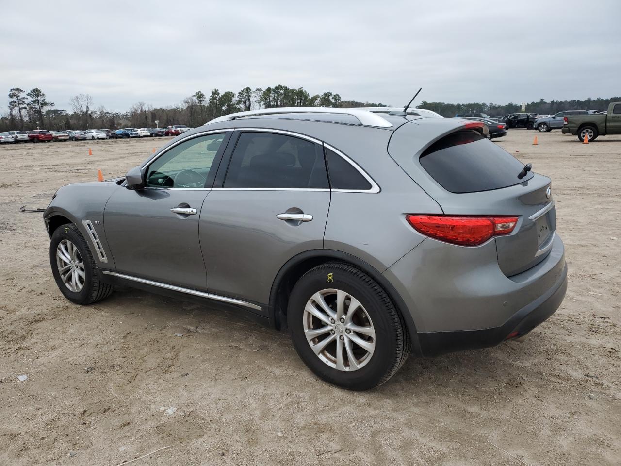 2015 Infiniti QX70 - Image 2
