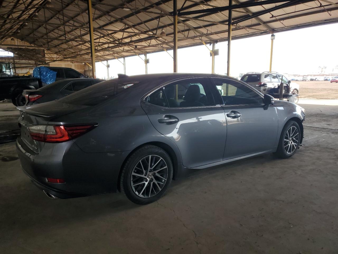 2016 Lexus ES - Image 3