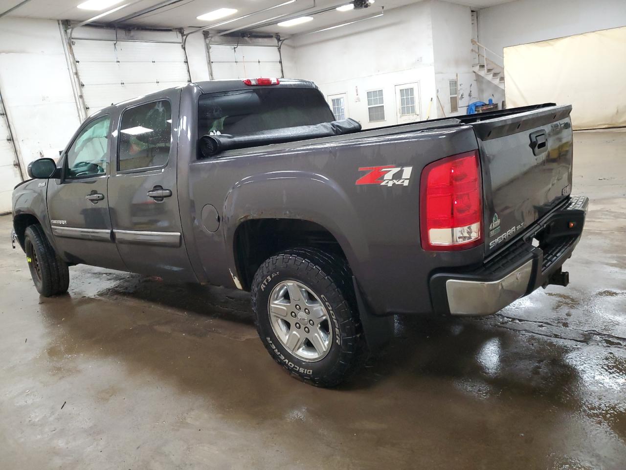 2011 GMC Sierra - Image 2