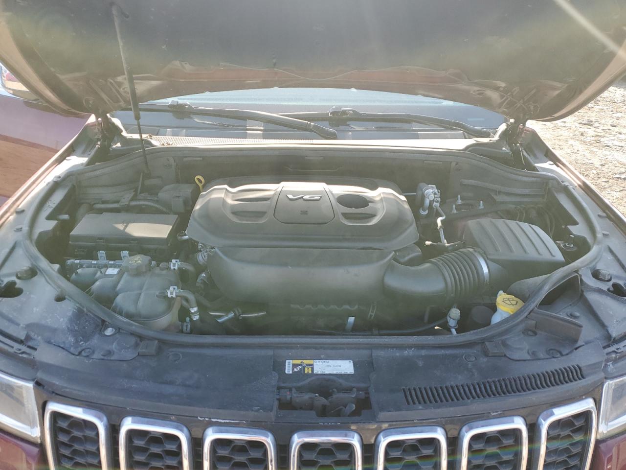 2017 Jeep Grand Cherokee - Image 13