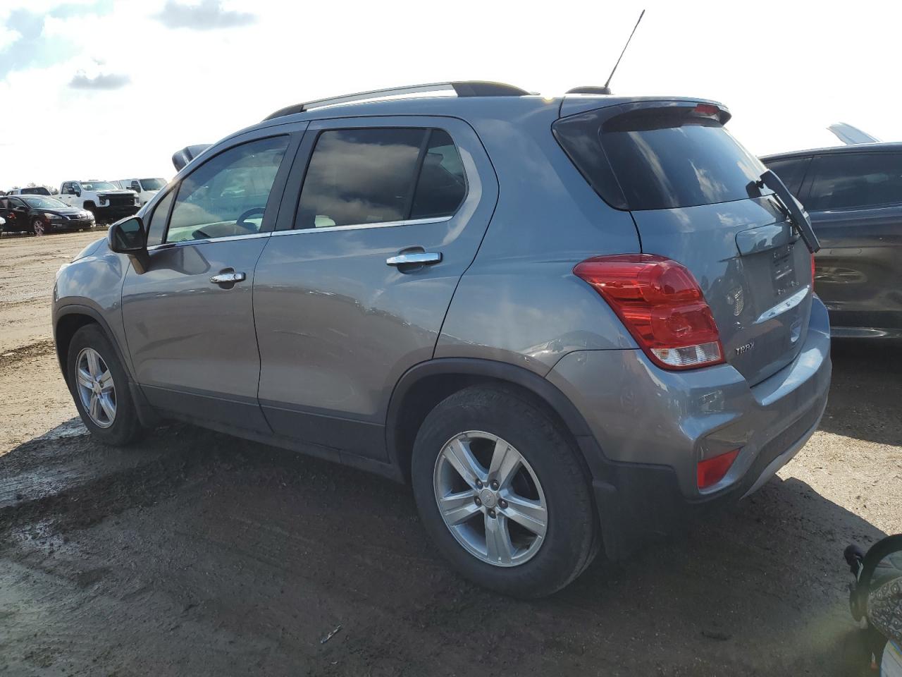2020 Chevrolet Trax - Image 2