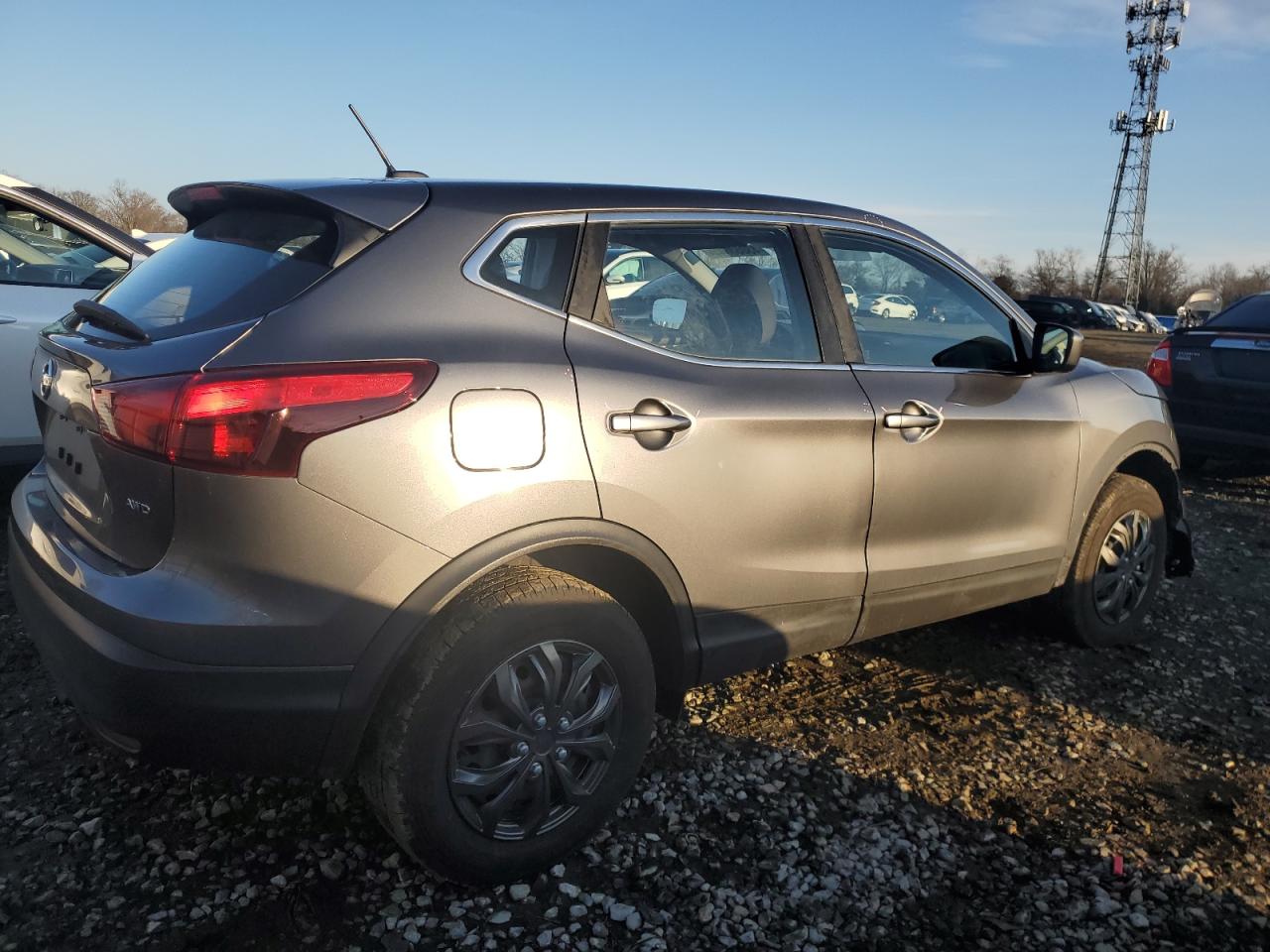 2018 Nissan Rogue - Image 3