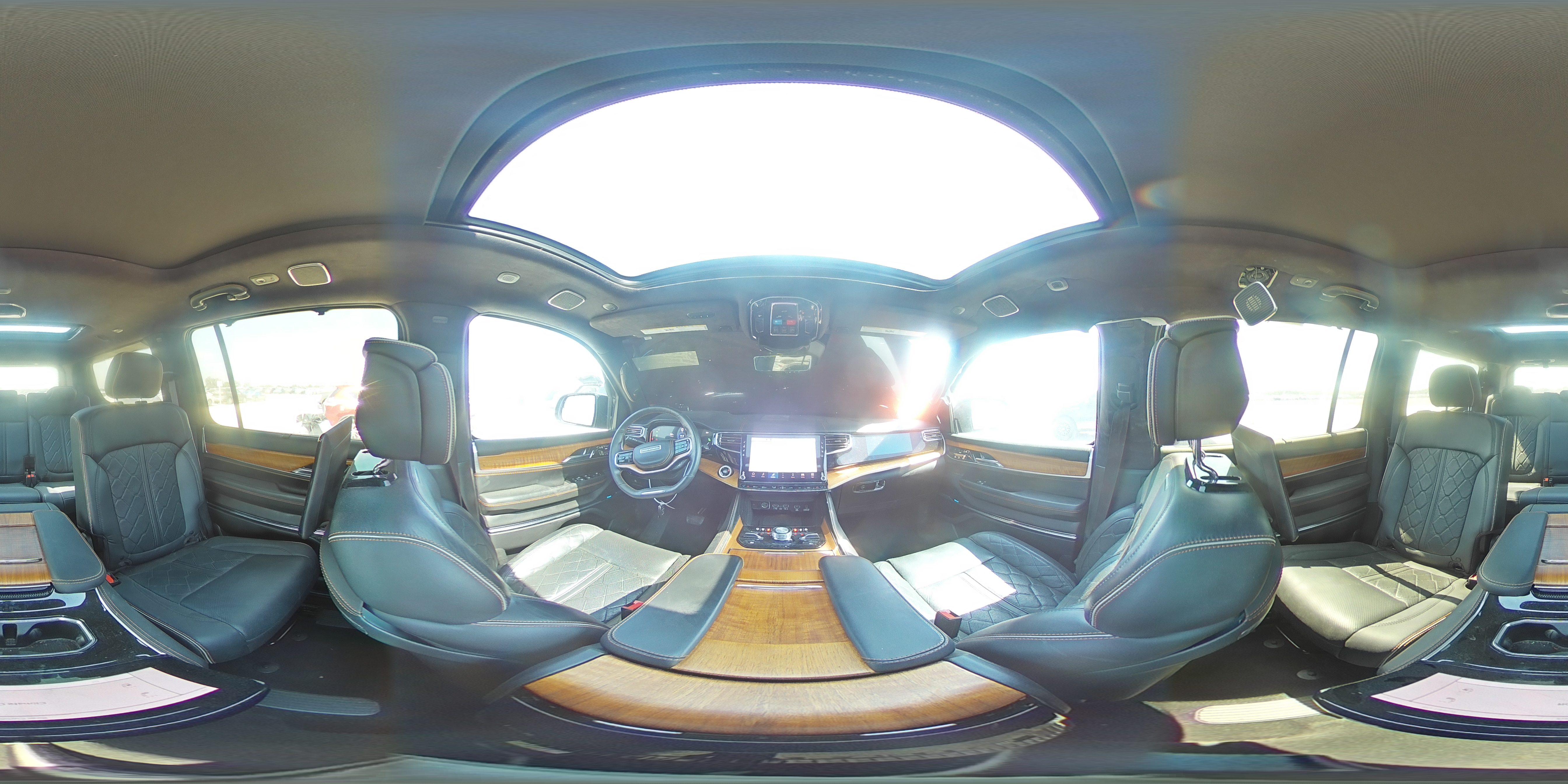 2022 Jeep Grand Wagoneer - Image 14