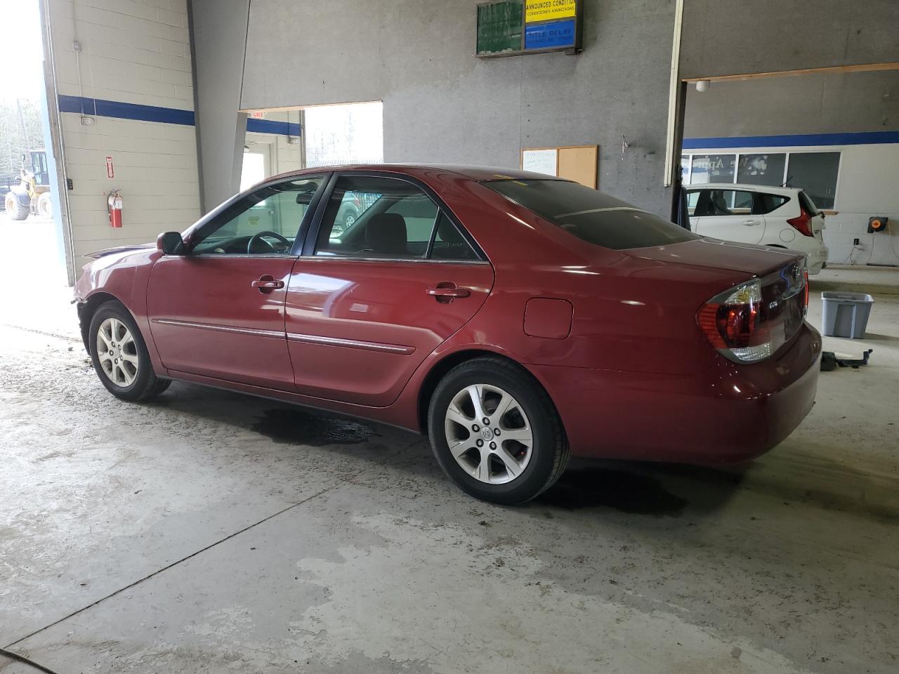 2005 Toyota Camry - Image 2