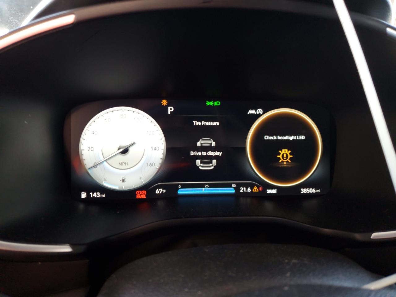 2022 Hyundai Santa Fe - Image 9