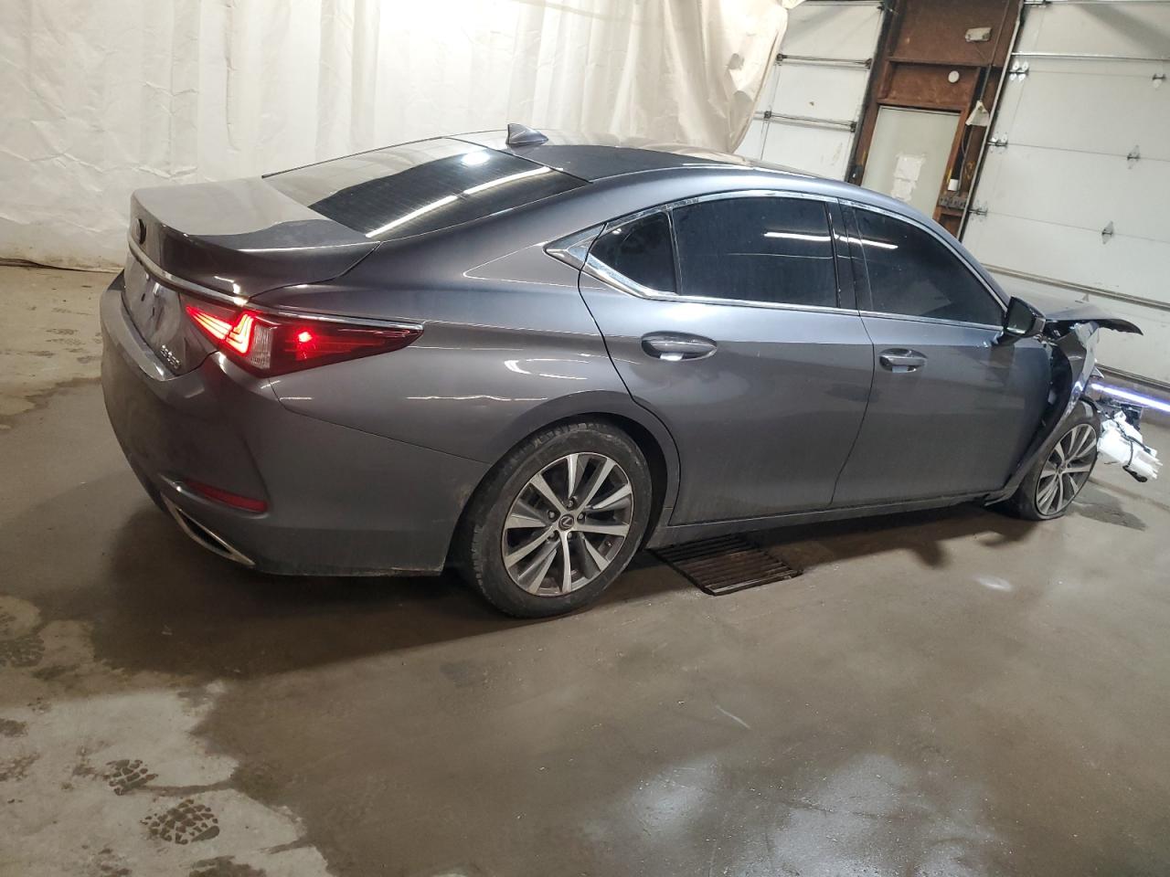 2021 Lexus ES - Image 3