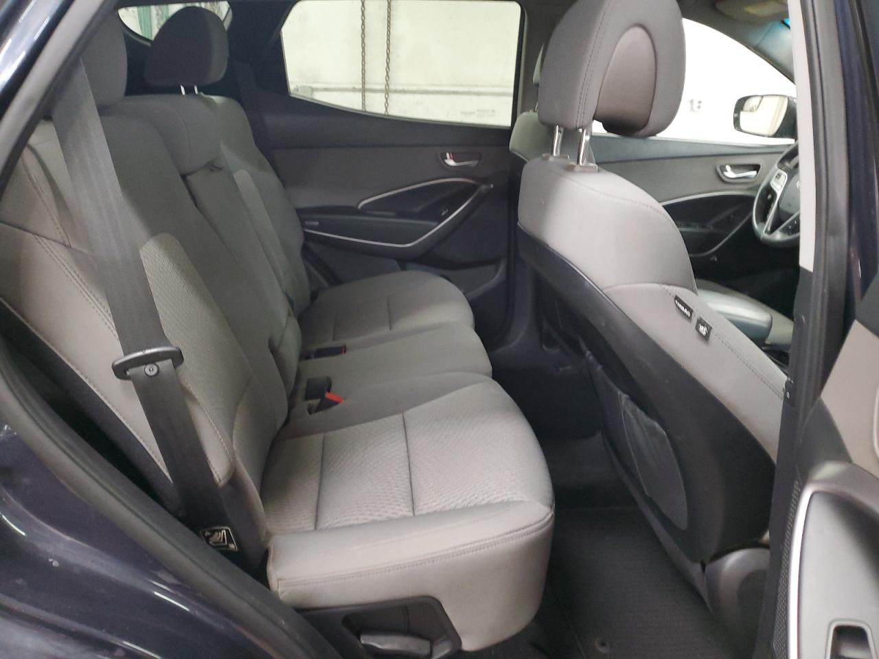 2016 Hyundai Santa Fe - Image 11