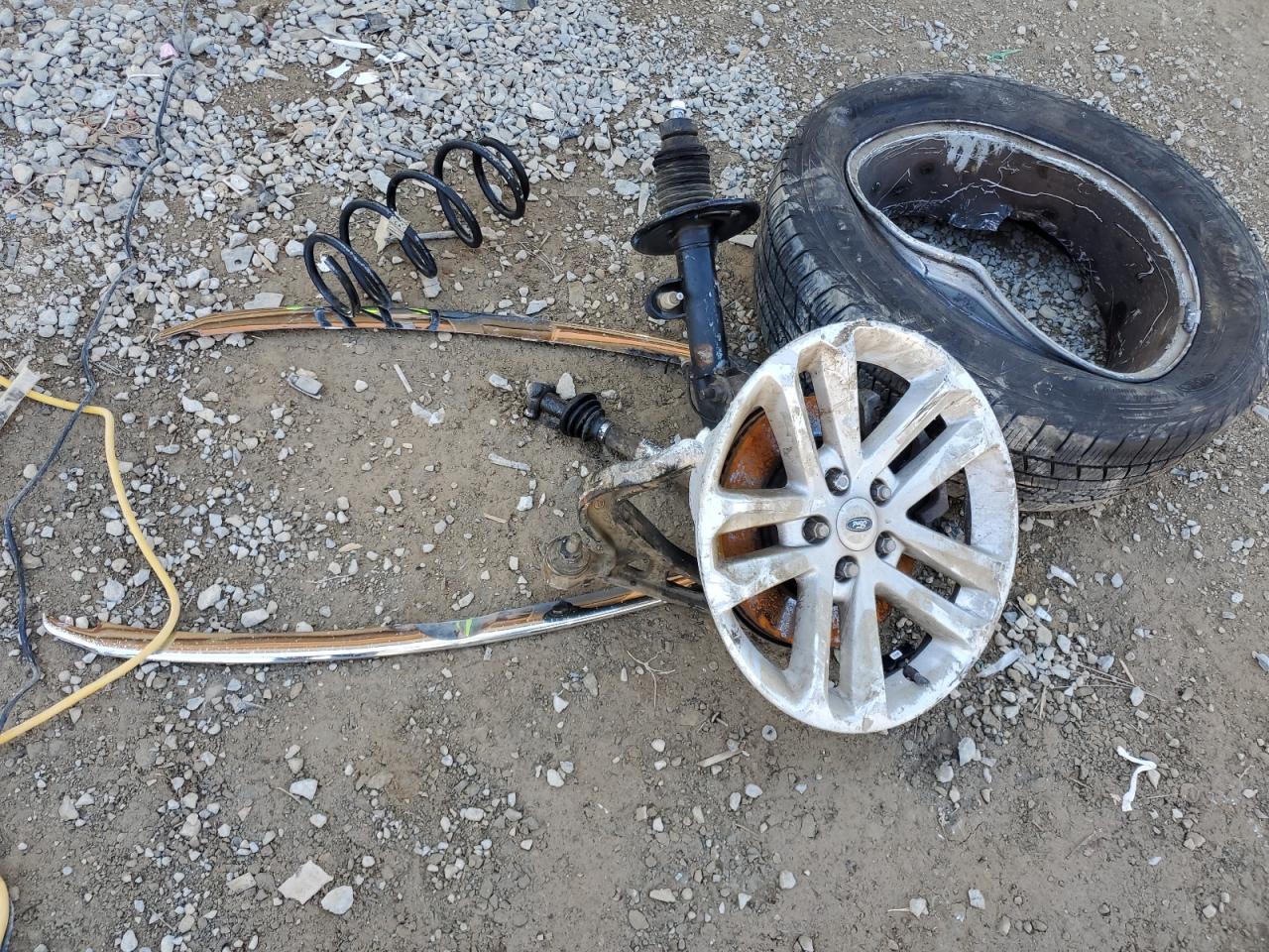 2015 Ford Explorer - Image 13