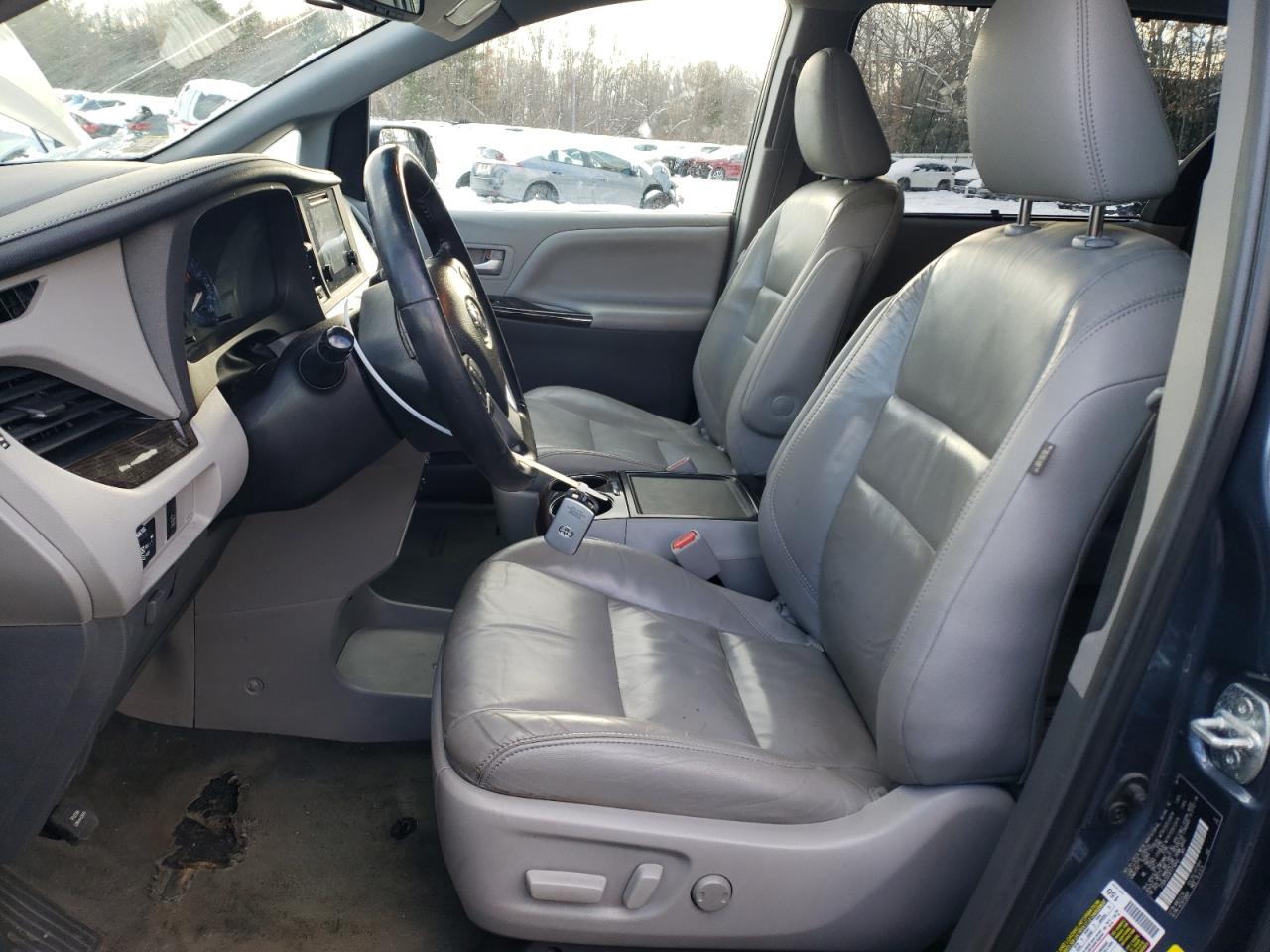 2015 Toyota Sienna - Image 7