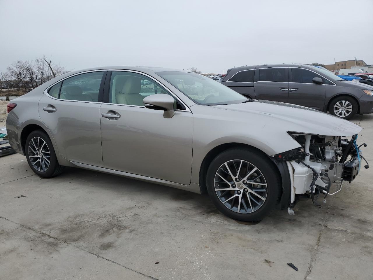 2017 Lexus ES - Image 4
