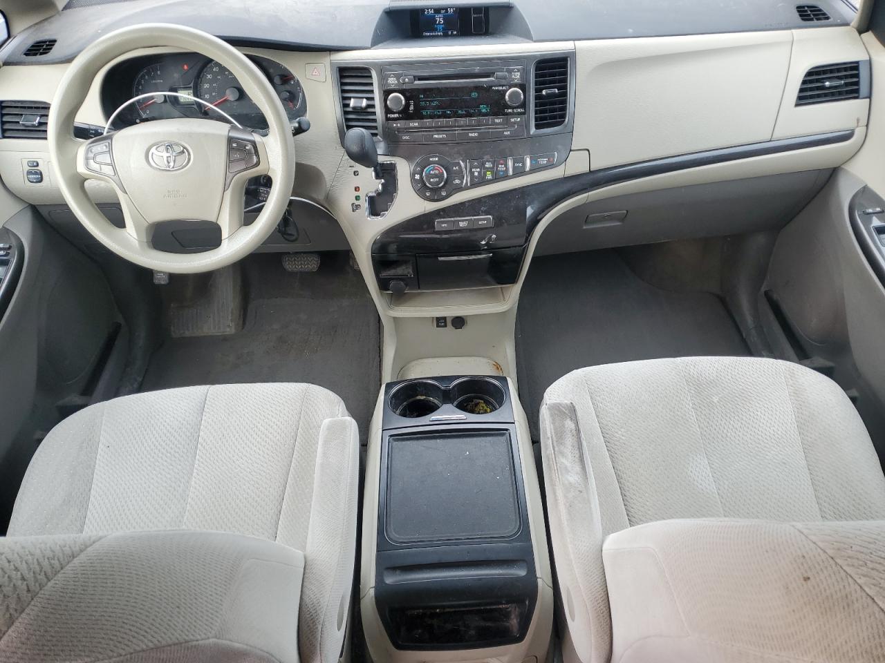 2013 Toyota Sienna - Image 8