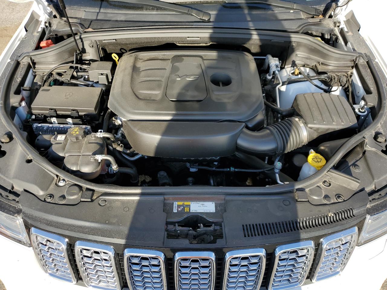 2020 Jeep Grand Cherokee - Image 12