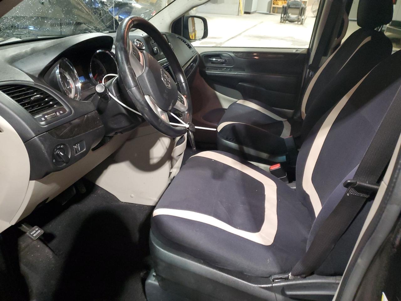 2015 Dodge Caravan - Image 7