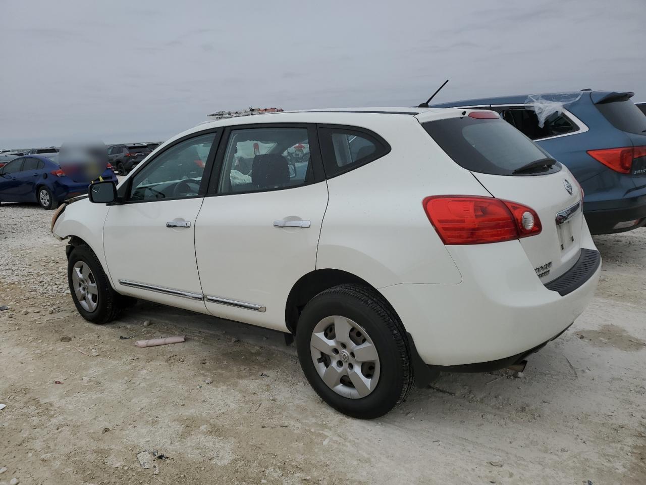 2014 Nissan Rogue - Image 2
