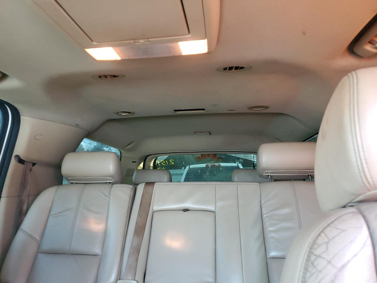 2008 Chevrolet Suburban - Image 10