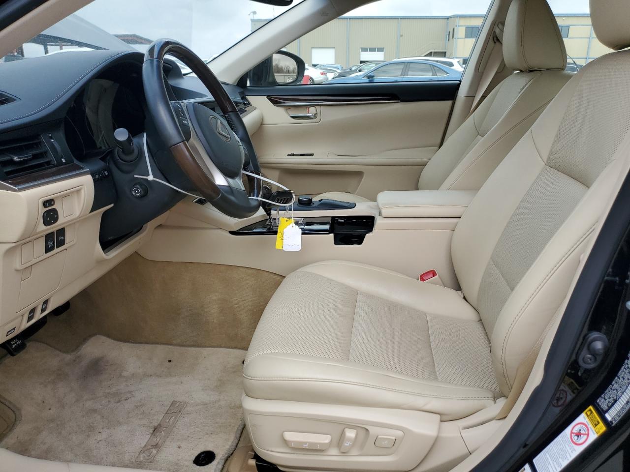 2015 Lexus ES - Image 7