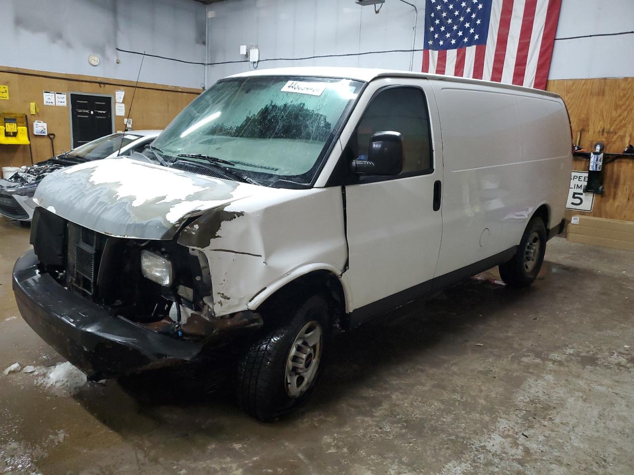 2010 GMC Savana - Image 1
