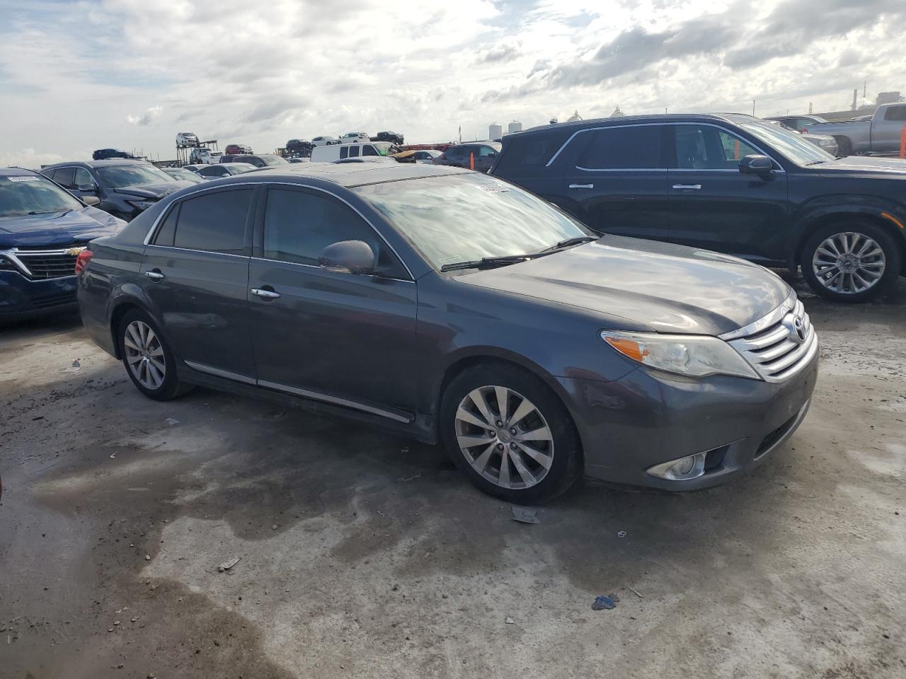 2011 Toyota Avalon - Image 4