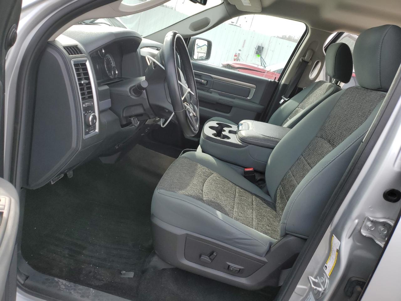2016 RAM 1500 - Image 7