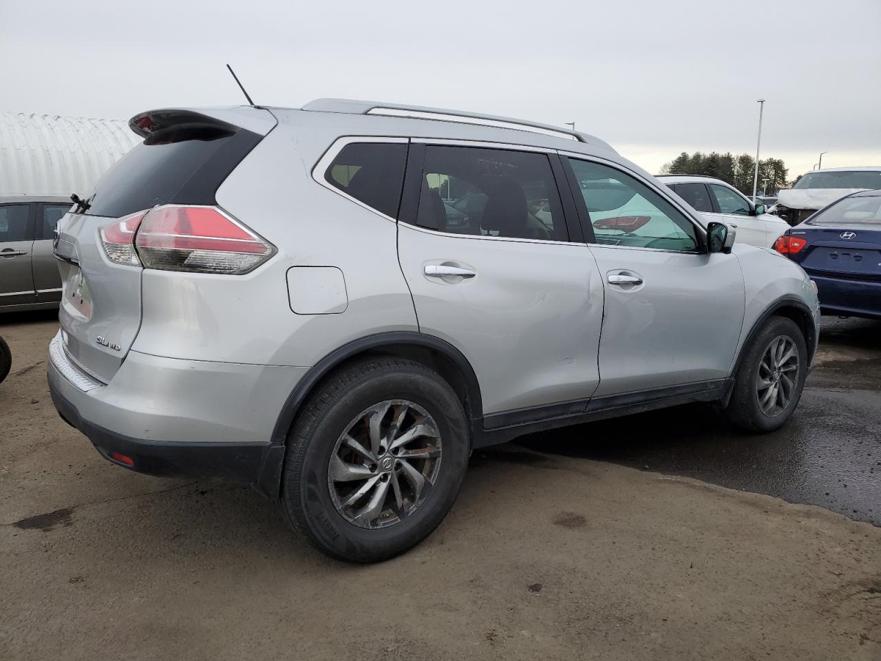 2015 Nissan Rogue - Image 3