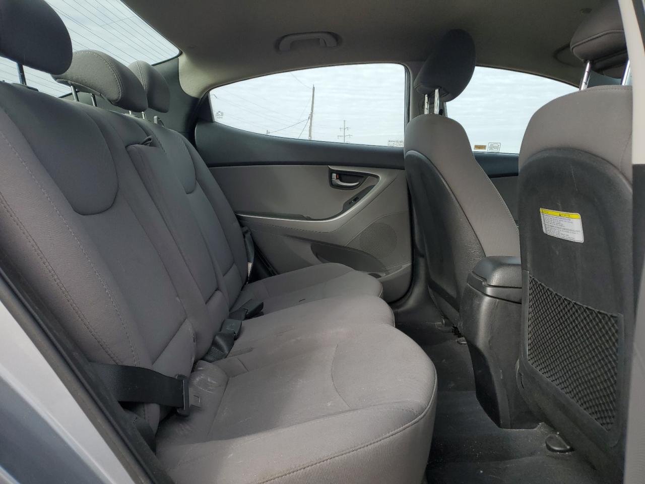 2016 Hyundai Elantra - Image 10