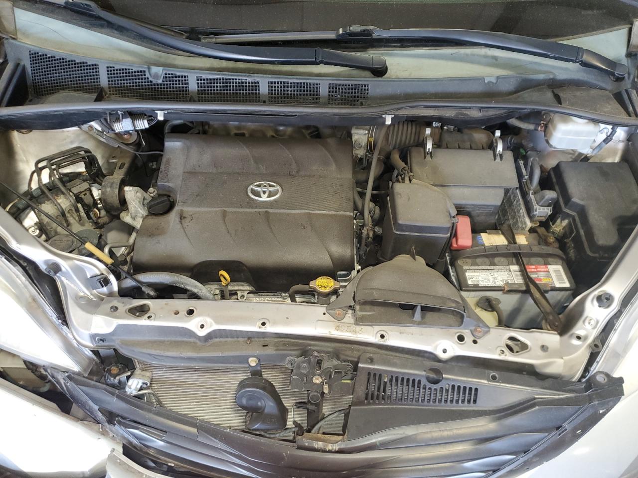 2011 Toyota Sienna - Image 12