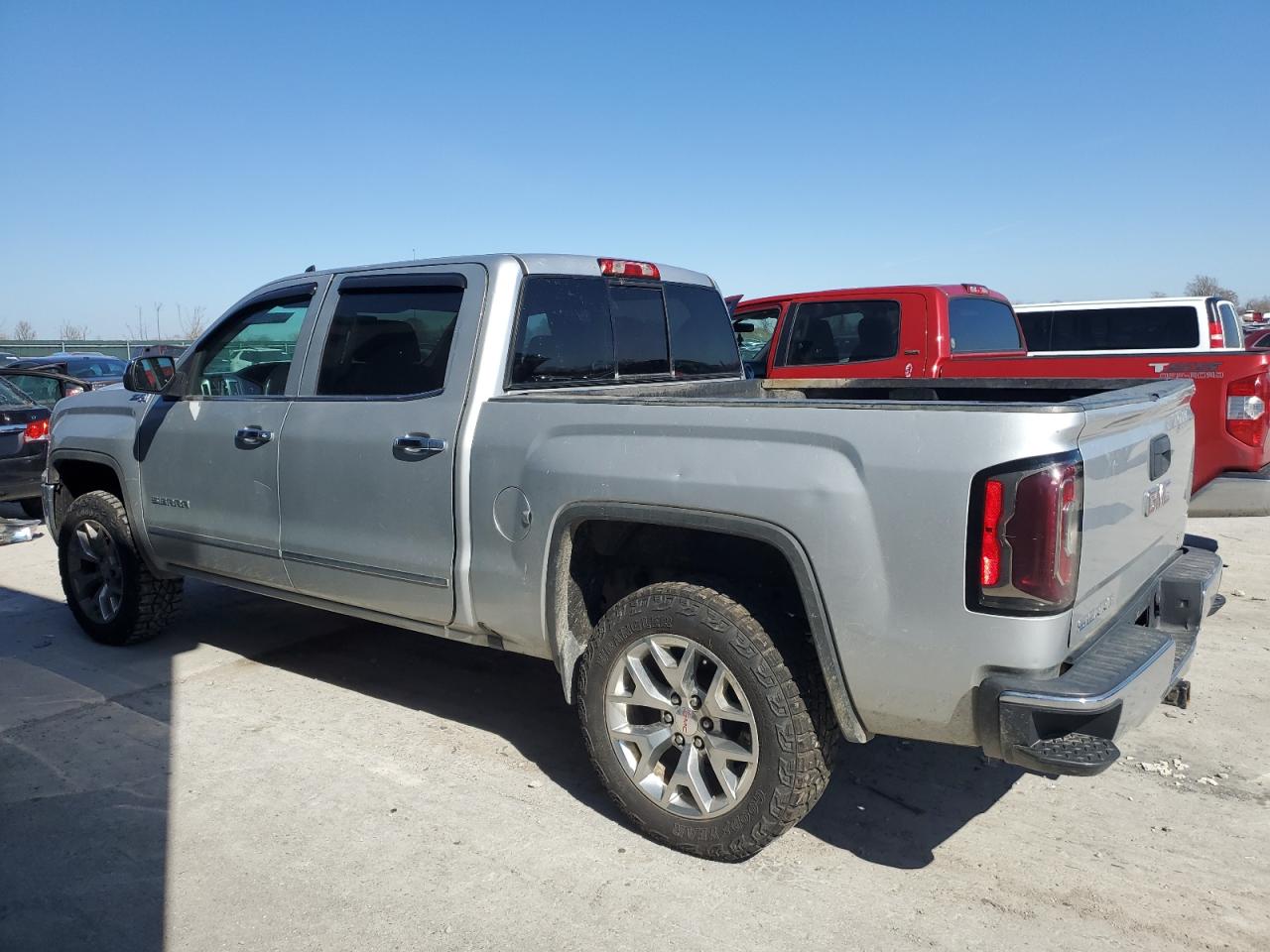 2016 GMC Sierra - Image 2