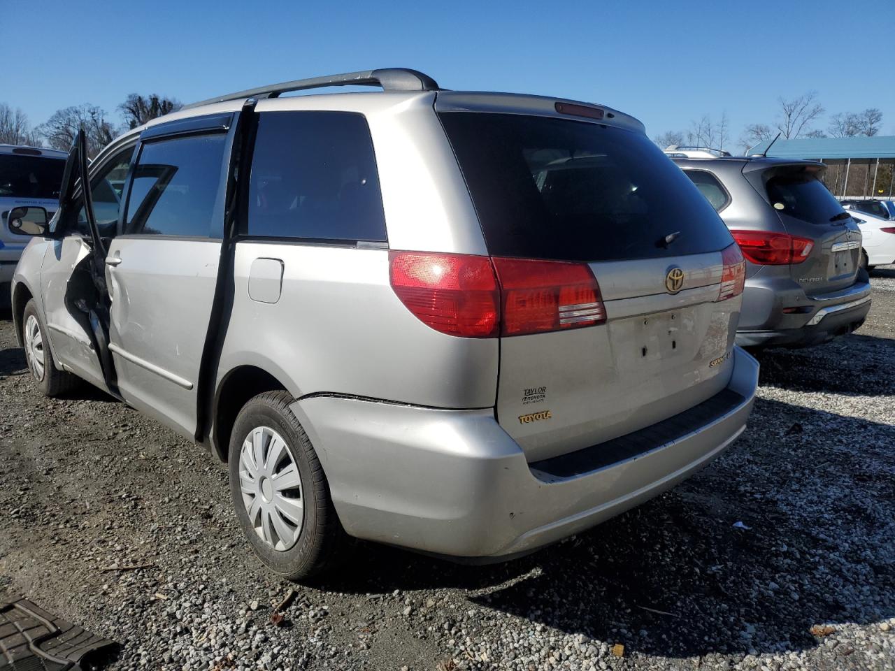 2005 Toyota Sienna - Image 2