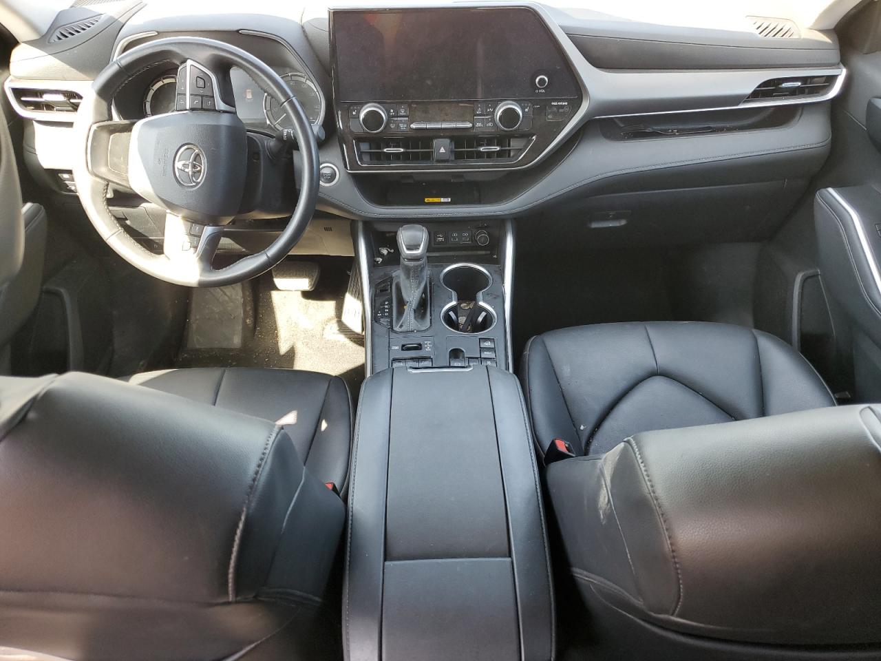 2024 Toyota Highlander - Image 8