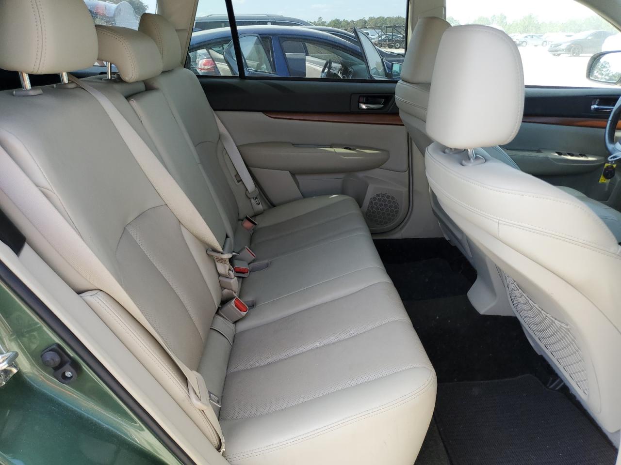 2014 Subaru Outback - Image 11