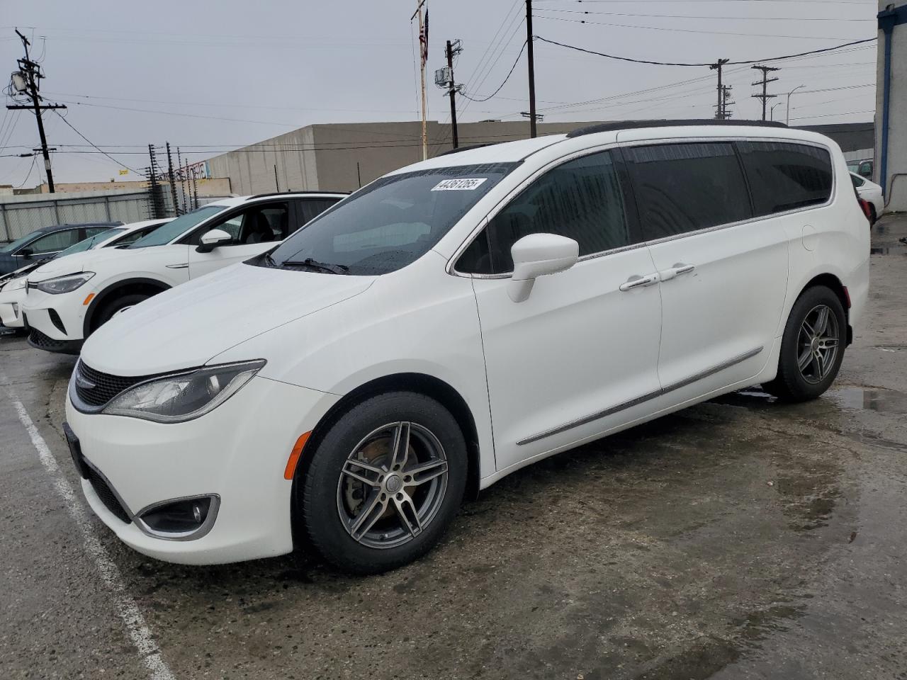 2017 Chrysler Pacifica - Image 1