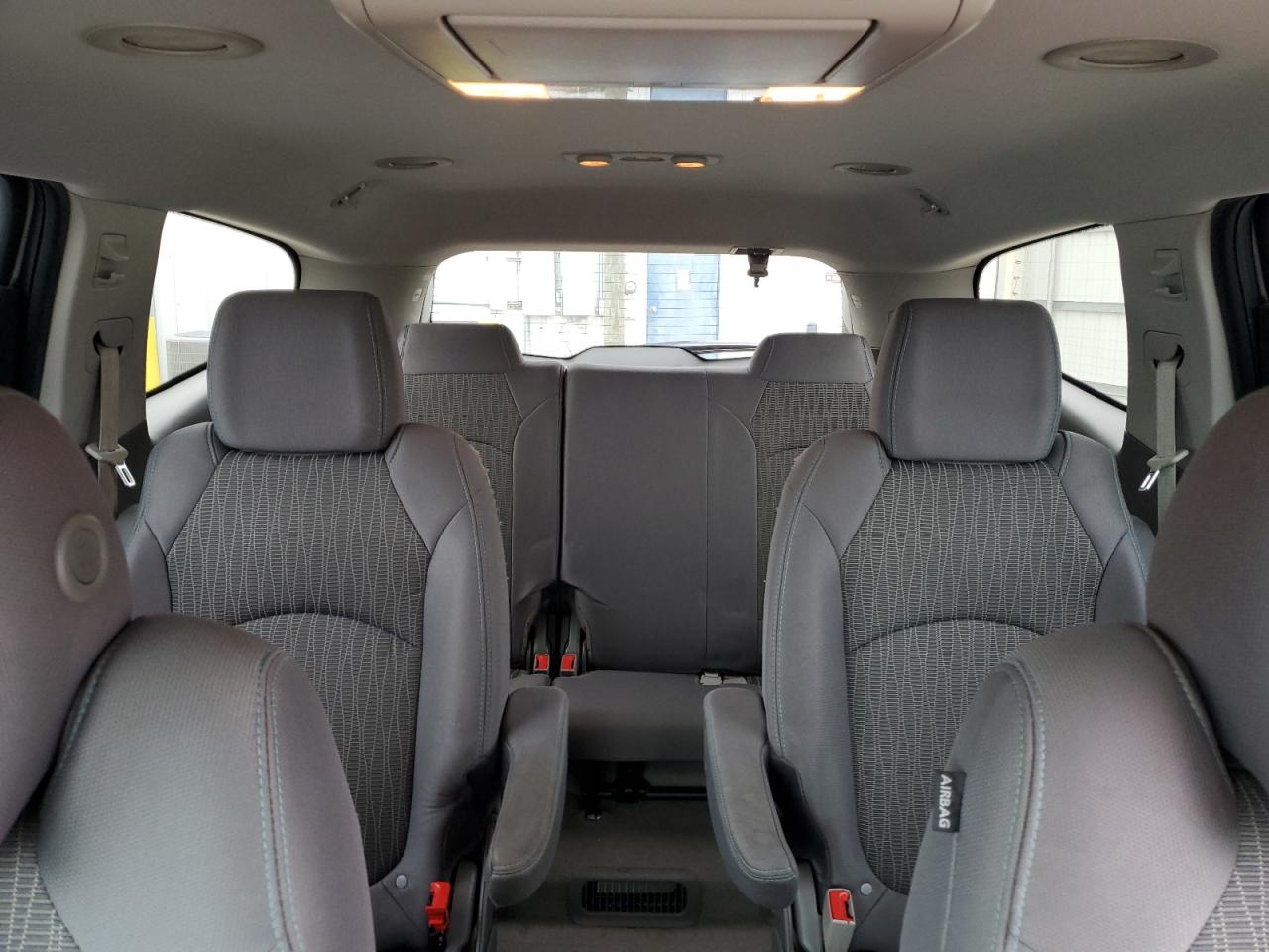 2015 Chevrolet Traverse - Image 10