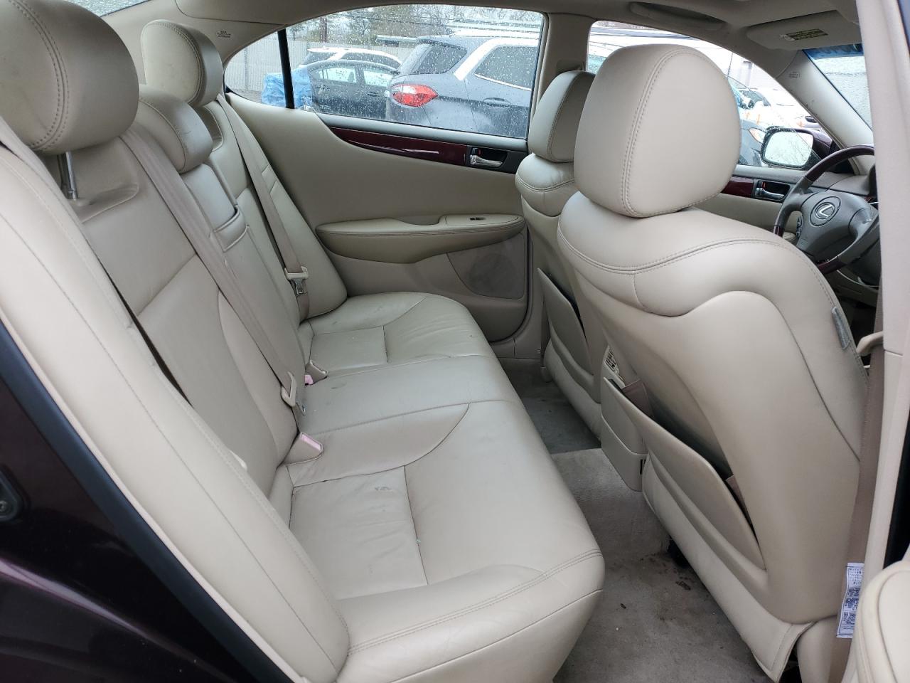 2004 Lexus ES - Image 10
